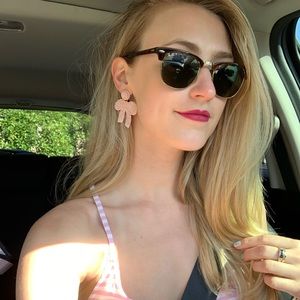 Hi! 👋🏻 Welcome to my closet!